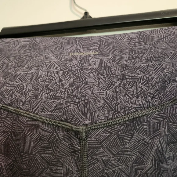 Patagonia Centered Tights Leggings - Size Medium - Like New, Performance Yoga - Picture 6 of 11